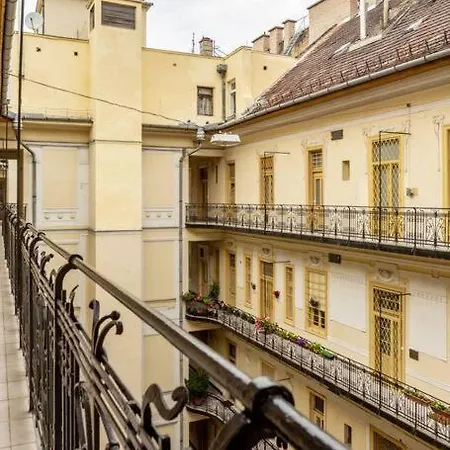 Apartamento Stylishly Renewed Saint Stephen With Ac *
